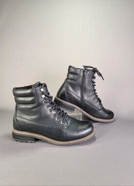 Womans BOC Born Concept Black Leather Zipper Ankle Boots Size 10